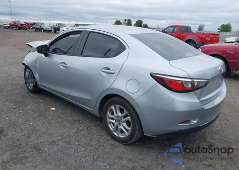 2018 Toyota Yaris Ia из США, поврежденный, VIN 3MYDLBYV2JY333085